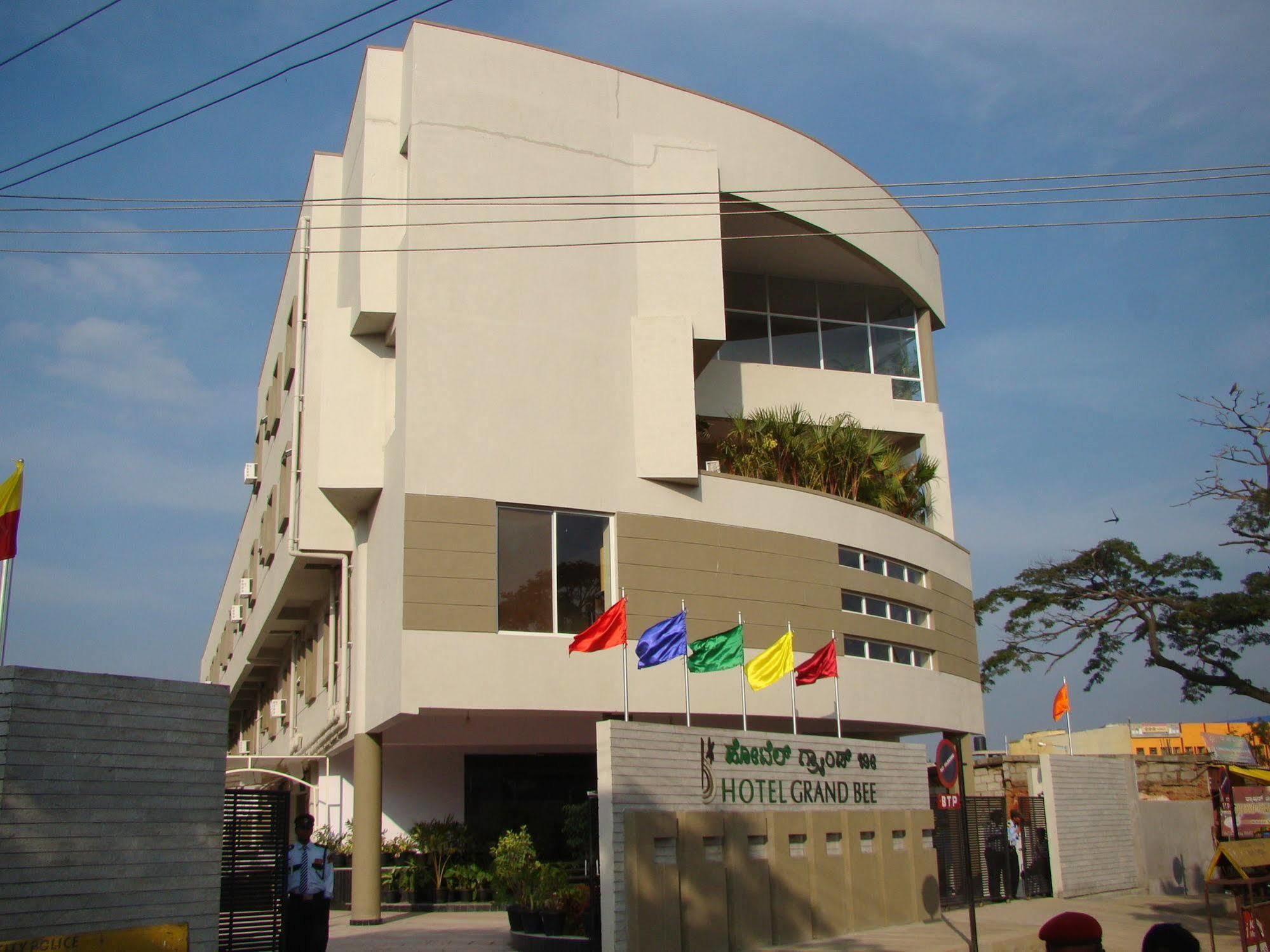 Hotel Grand Bee Bangalore Exterior foto